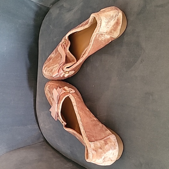 Pink Velvet Bow Loafer Shoes (8) - Picture 5 of 7